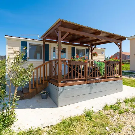 Lovely Stacaravan In With Wifi 3* Ljubač