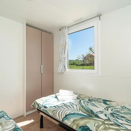 Lovely Stacaravan In With Wifi 3*