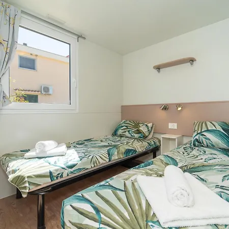 Lovely Stacaravan In With Wifi 3* Ljubač