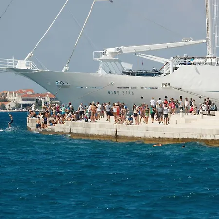 Lovely Stacaravan In With Wifi