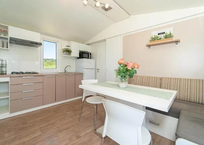 캠프장 Lovely Stacaravan In With Wifi Ljubač